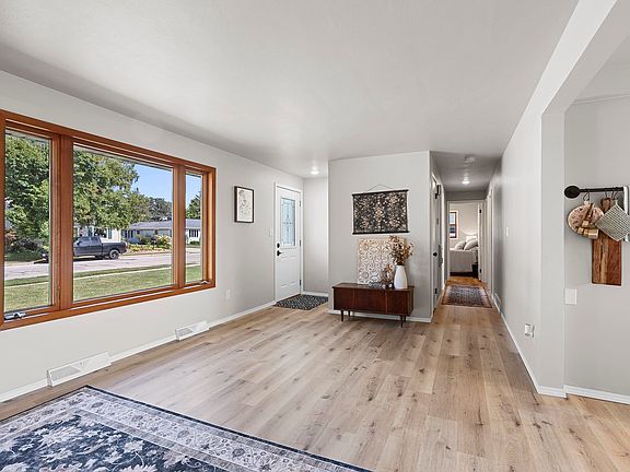 5th image of 1682 Debra Ln