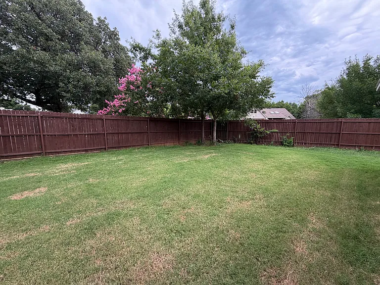 3308 Meadowview Dr — Photo 10