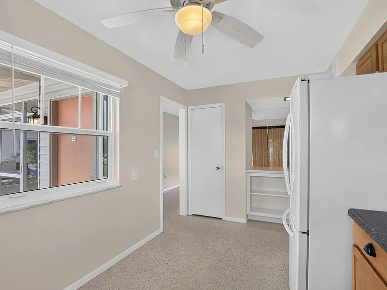 705 Thunderbird Ave — Photo 8