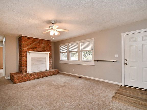 4th image of 921 Barnwell Rd