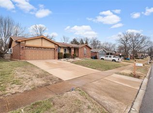 9323 Cinnabar Dr, Saint Louis, MO 63126