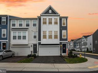 18236 Summit Pointe Dr, Triangle, VA 22172