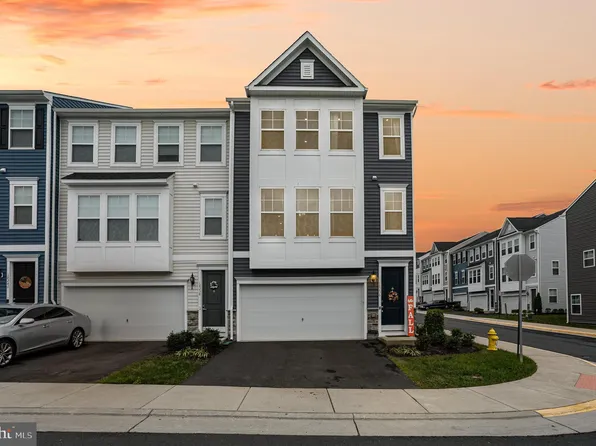 18236 Summit Pointe Dr, Triangle, VA 22172