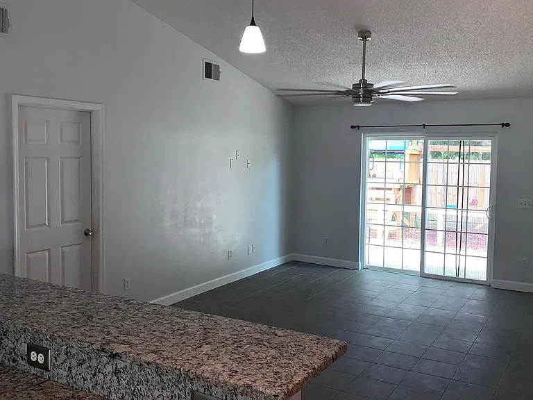 110 N Hawthorne Ave — Photo 13