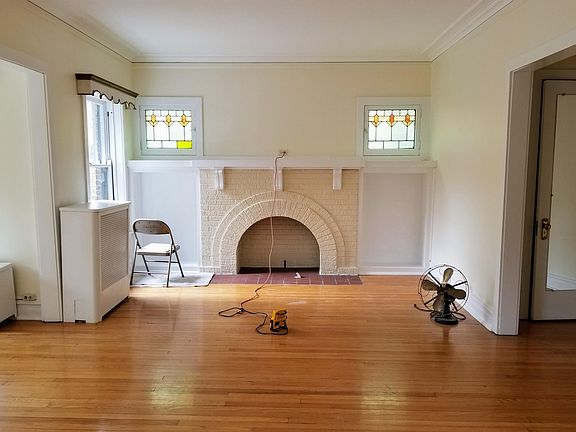 2nd image of 1308 W Elmdale Ave #2