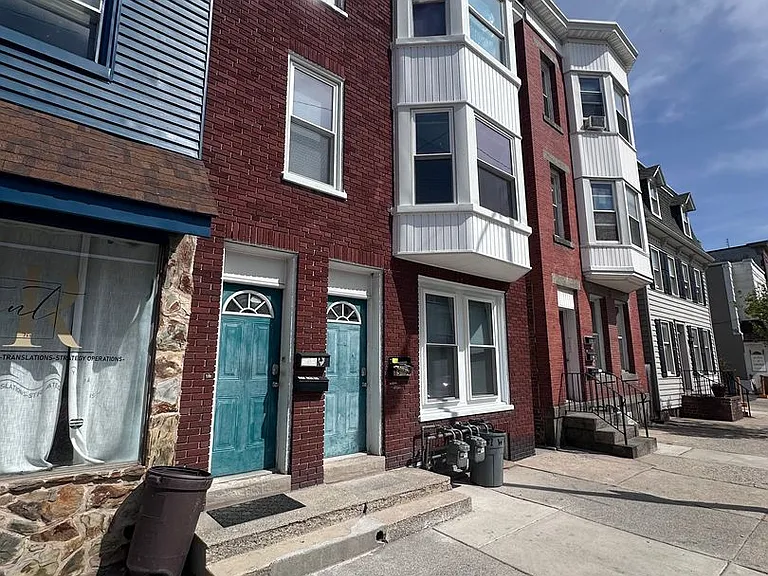565 W Market St — Photo 14