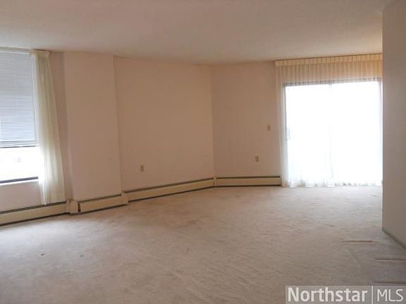 2nd image of 6615 Lake Shore Dr #807