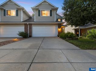 6917 Naples Dr, Lincoln, NE 68526