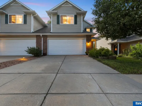 6917 Naples Dr, Lincoln, NE 68526