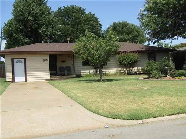 705 E Tom Stafford St, Weatherford, OK 73096