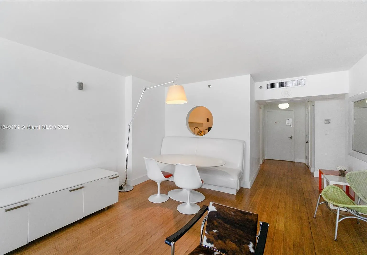 The Decoplage Condo — Photo 3