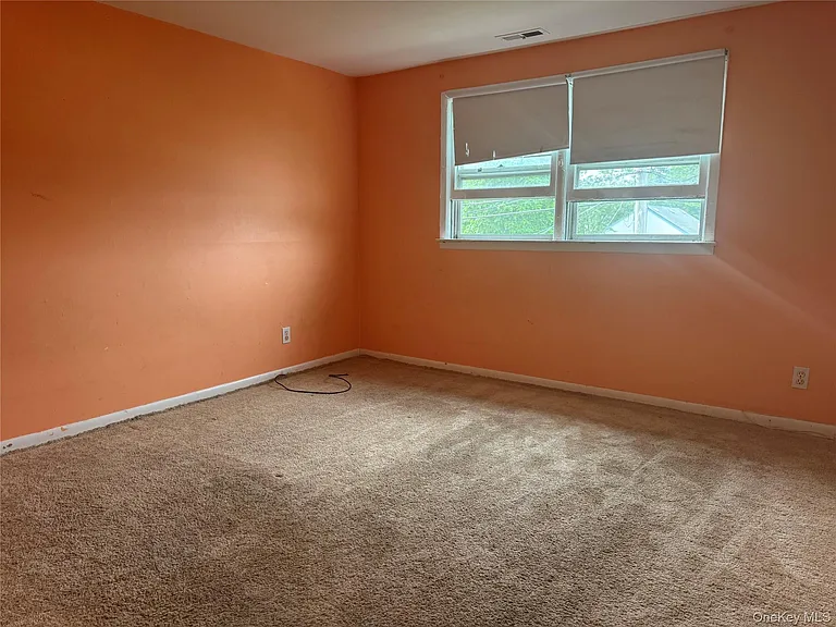 124 Parkdale Dr — Photo 4