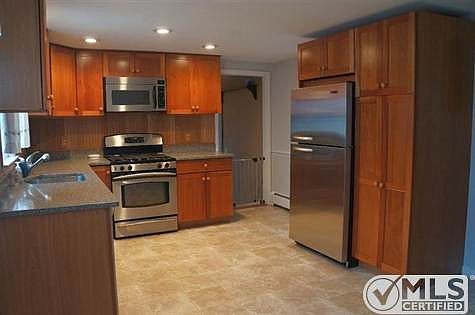 3rd image of 35 Norma Ave