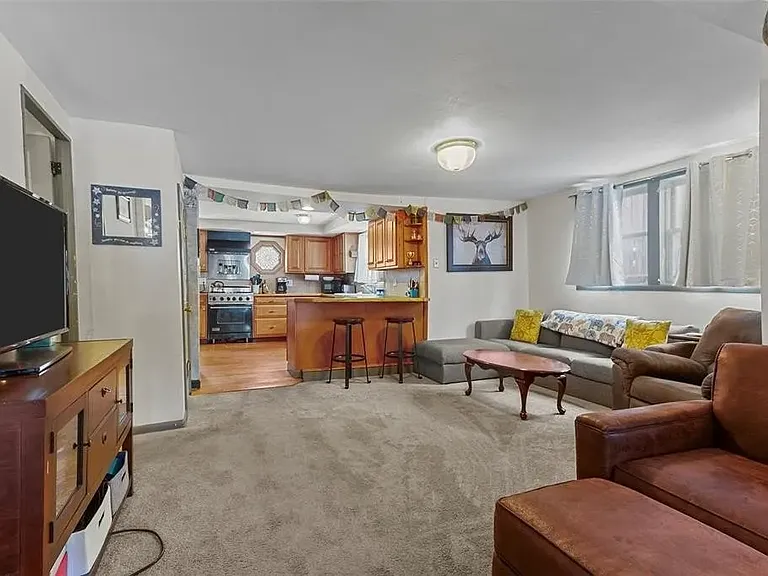 110 S Harris St — Photo 9