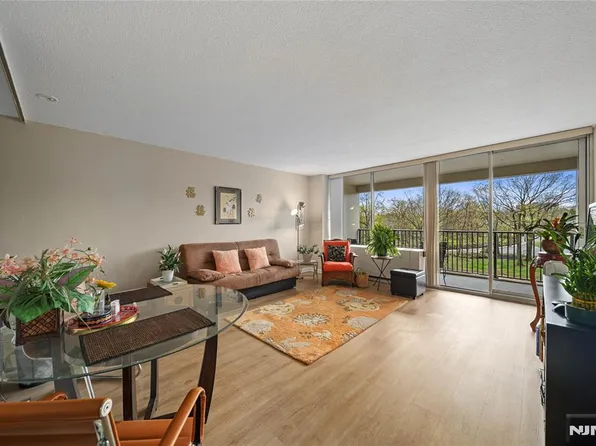 6 Horizon Rd APT 206, Fort Lee, NJ 07024