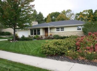 1318 W Decorah Rd, West Bend, WI 53095