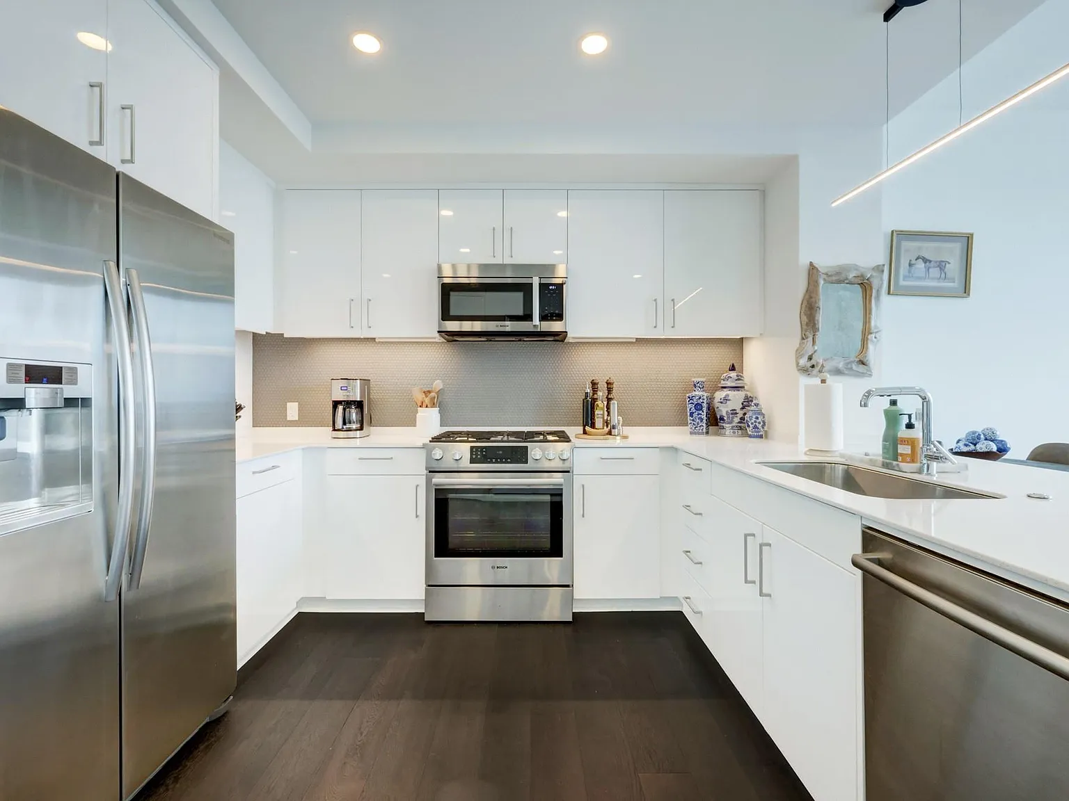 1 bed, 1.0 bath, 697 sqft, $3,400 — Photo 2