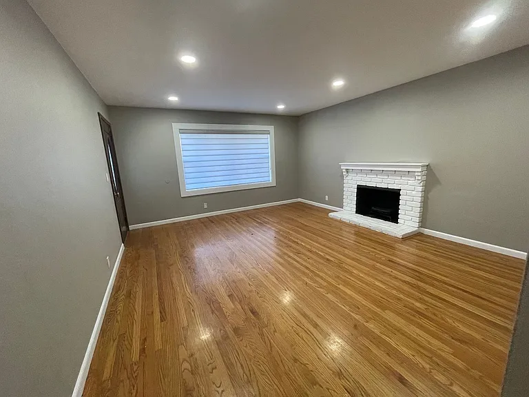 1438 Myrtle Ave — Photo 2