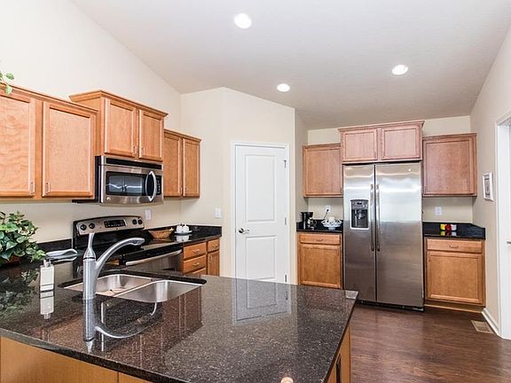 3rd image of 5847 S Glenstone Ct