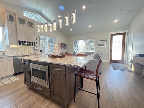 Gorgeous kitchen and entry way