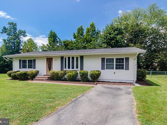 3rd image of 307 Arlington Dr