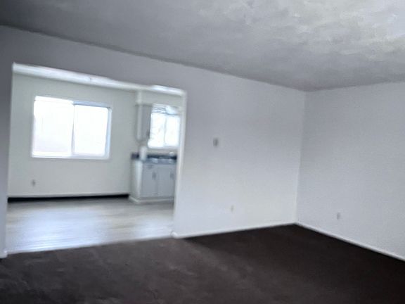 4th image of 1286 Blaine Ave #1