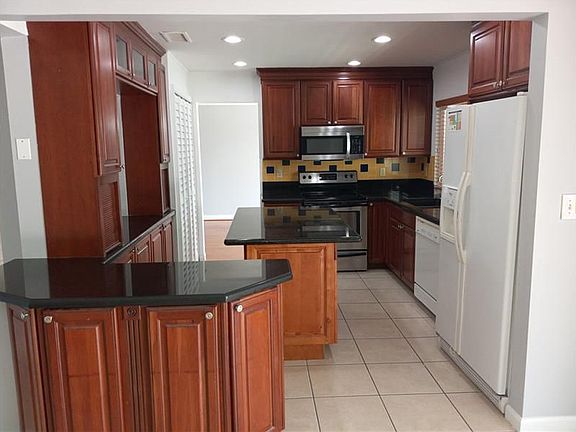 3rd image of 5151 SW 101st Ave