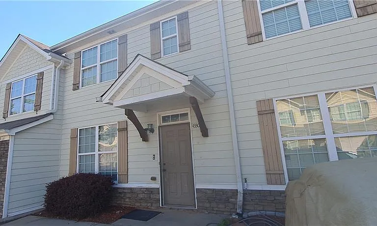 4330 Park Gate Dr — Photo 2