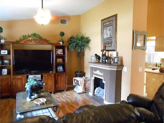 2nd image of 2577 Sundance Cir