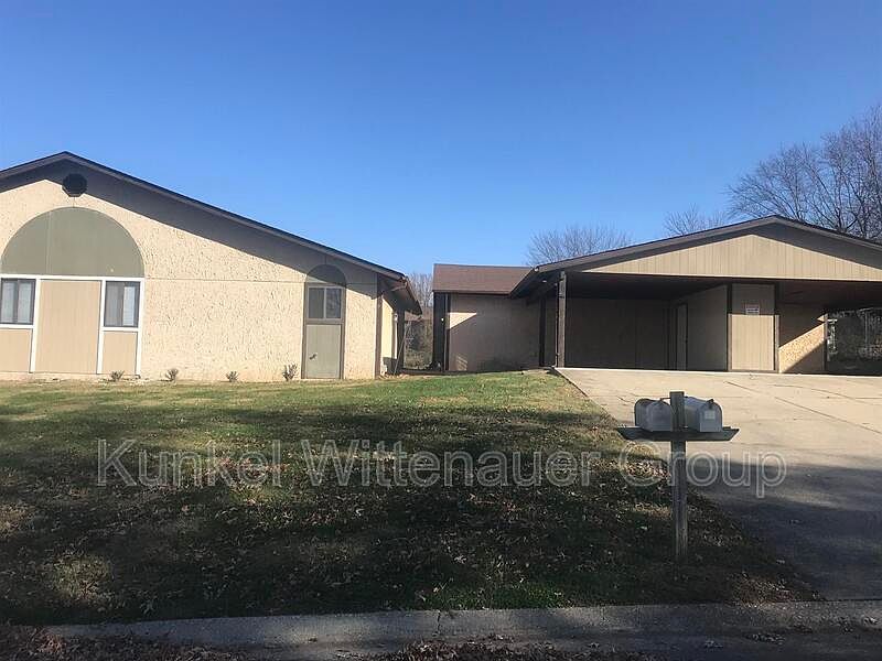 1st image of 19 Twin Oaks Dr