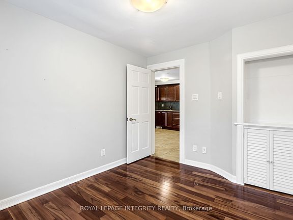 5th image of 240 Blackburn Ave