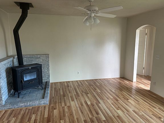 5th image of 601 Siskiyou St