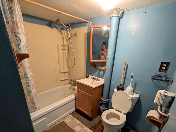 5th image of 1831 S Livingston St