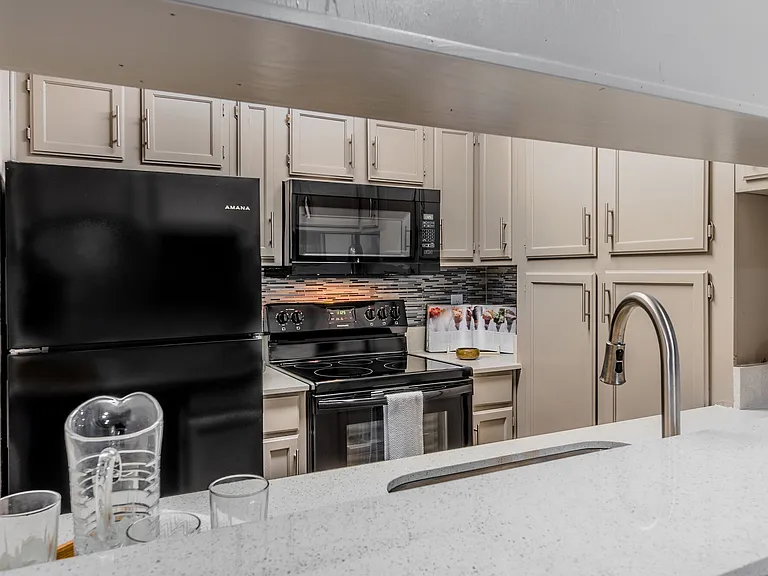 Amherst Apartments — Photo 3
