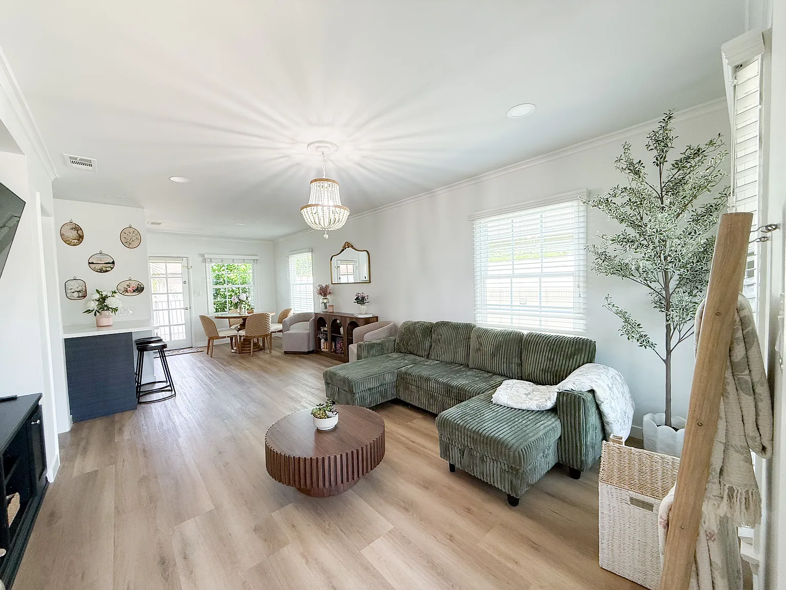 3 bed, $8,000 — Photo 3