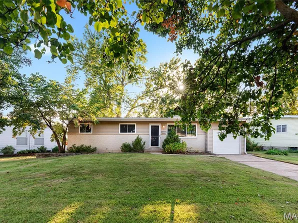 680 Crabapple Ln, Florissant, MO 63031