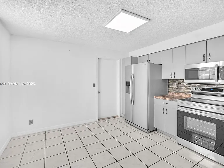 800 Sorrento Dr #2 — Photo 17