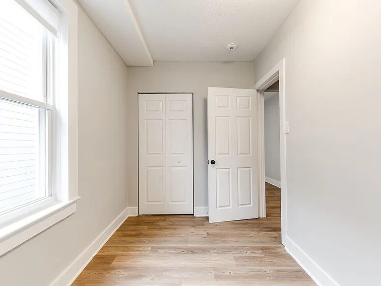Great Renovated Two Bedroom Apt in the Heart of Church Hill — Photo 18