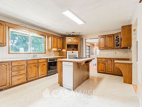 4th image of 160 Windermere Dr SW