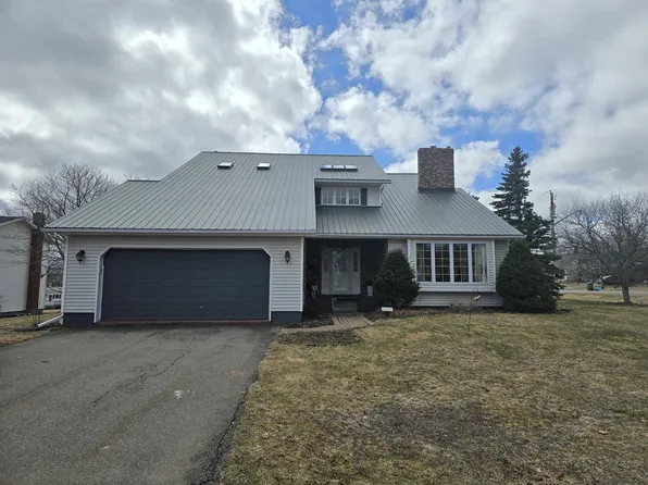 42 Cortland St, Charlottetown, PE C1E 1K9