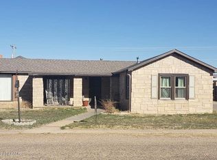 909 Stewart Ave, Stinnett, TX 79083