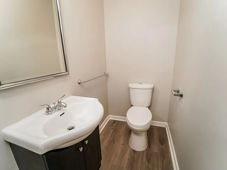 921584_029_bathroom_13421633.jpg