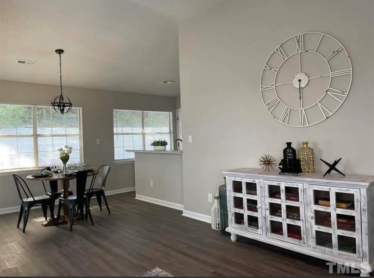 2 bed, 923 sqft, $1,595 — Photo 3