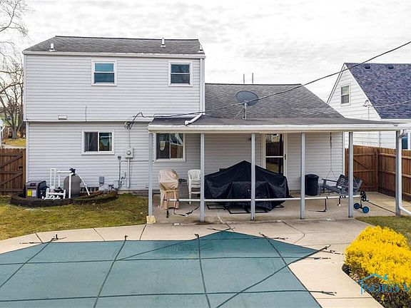 3rd image of 908 Carol Cir