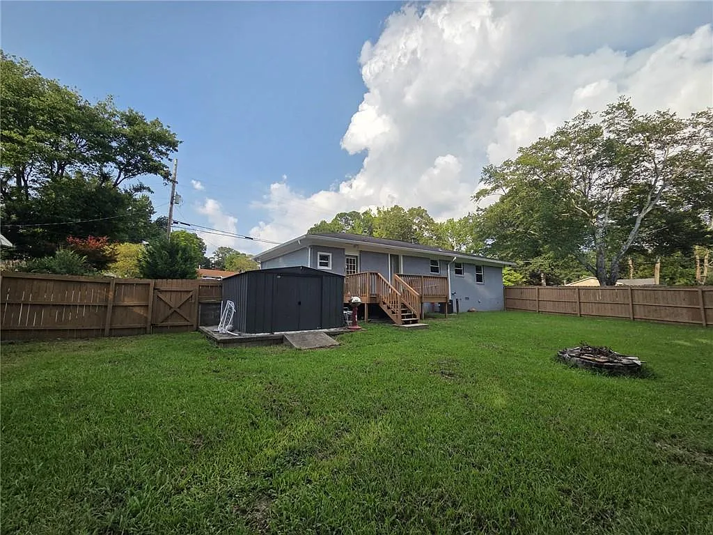 4 bed, 2.0 bath, 1040 sqft, $2,300 — Photo 4