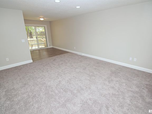 3rd image of 3590 Manchester Dr