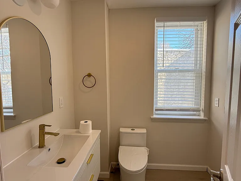 824 Elm St — Photo 12