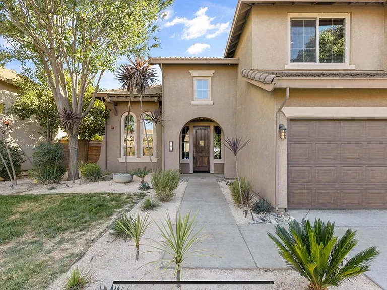 701 Rolling Green Dr — Photo 2