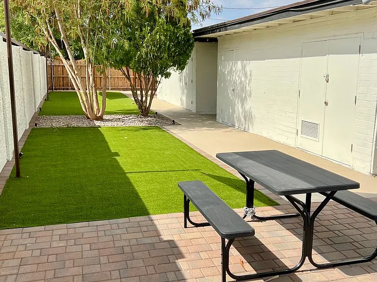1433 S Kenneth Pl — Photo 22