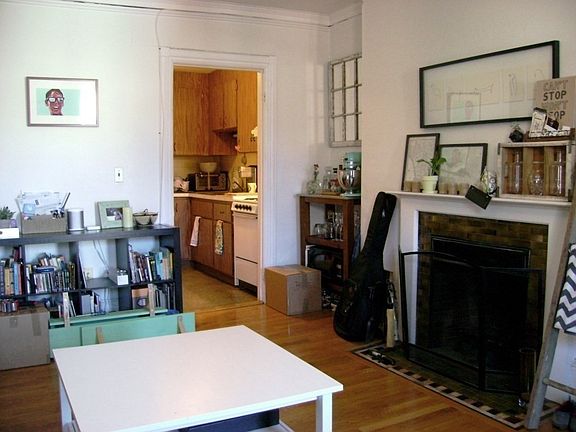3rd image of 924 Beacon St APT 6